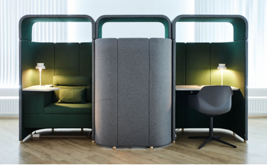 Individual screen workstations with lighting