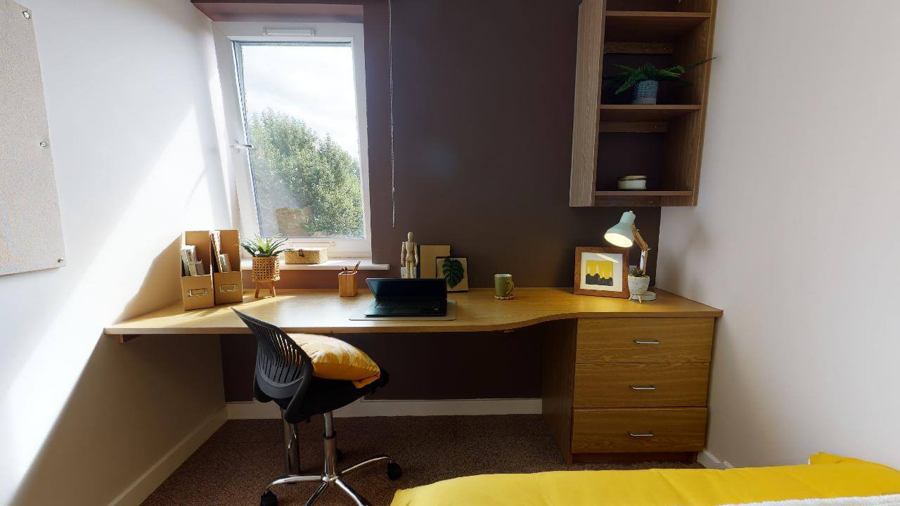 iQ Student Accommodation Leeds - Leeds Beckett University - Gold Ensuite