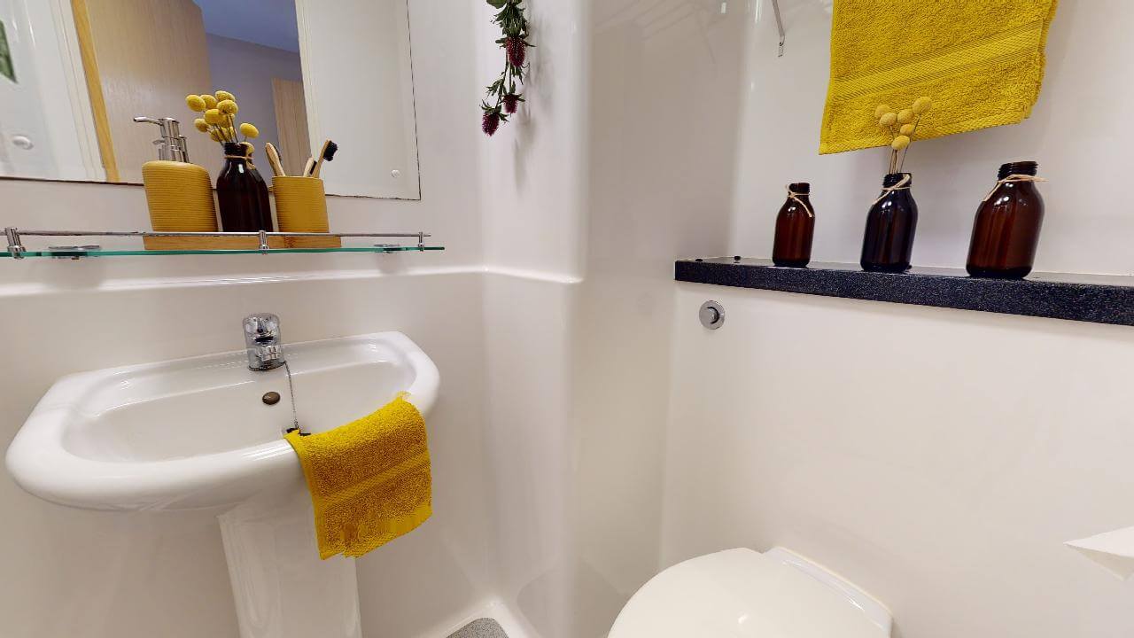 iQ Student Accommodation Leeds - Leeds Beckett University - Gold Ensuite