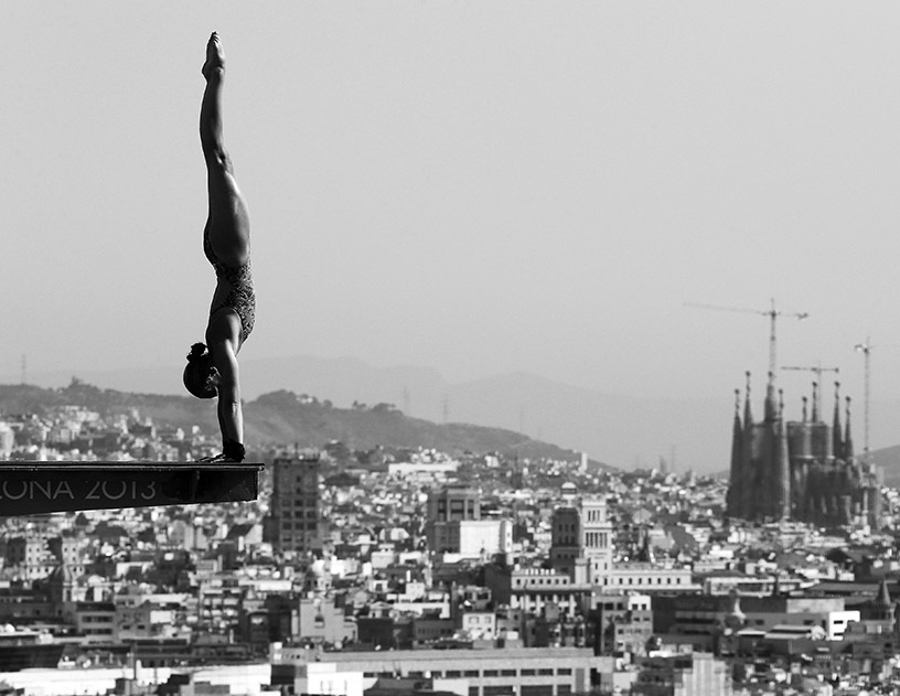 Black and white image of Sarah Barrow diving off a diving board