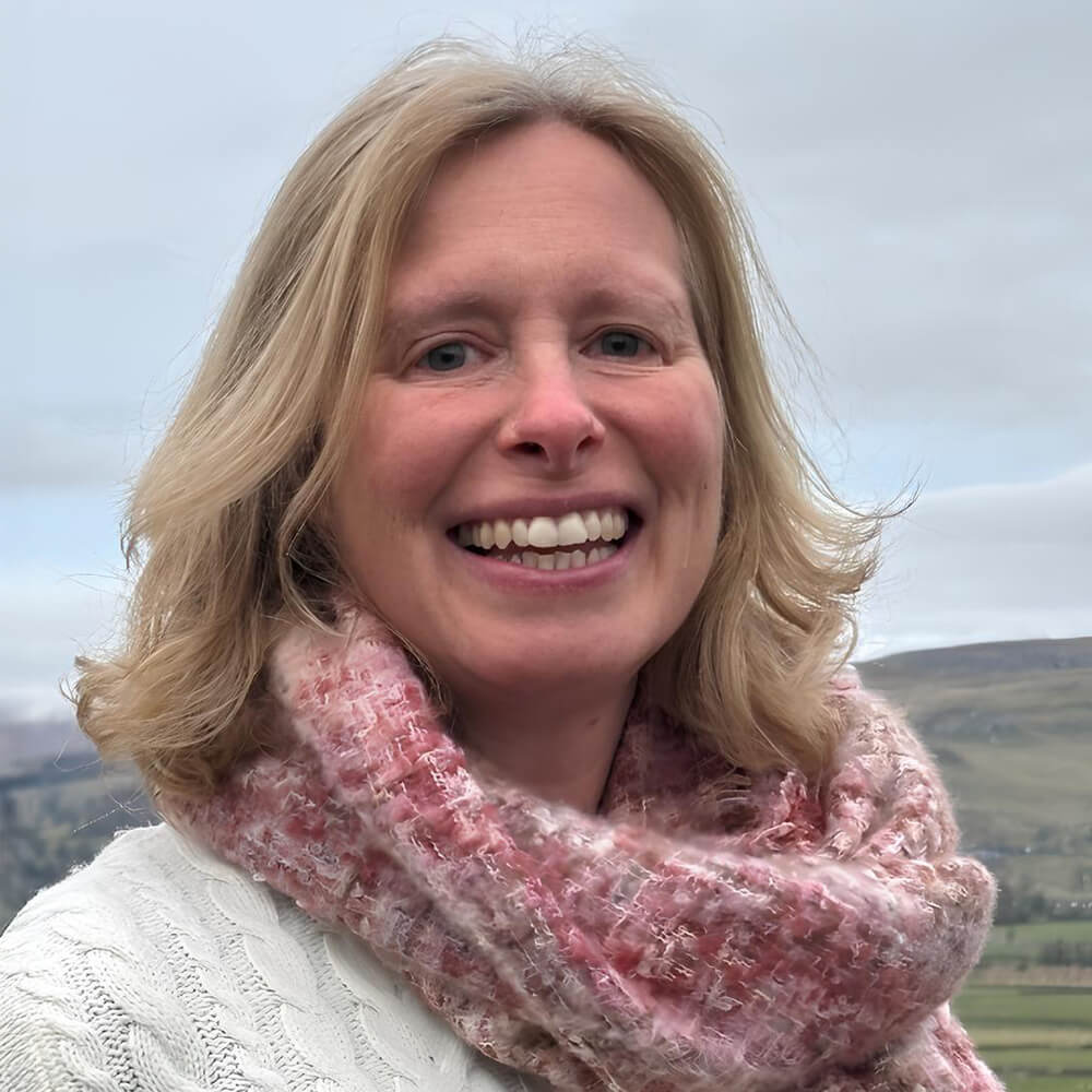 Dr Emma Hooper staff profile image