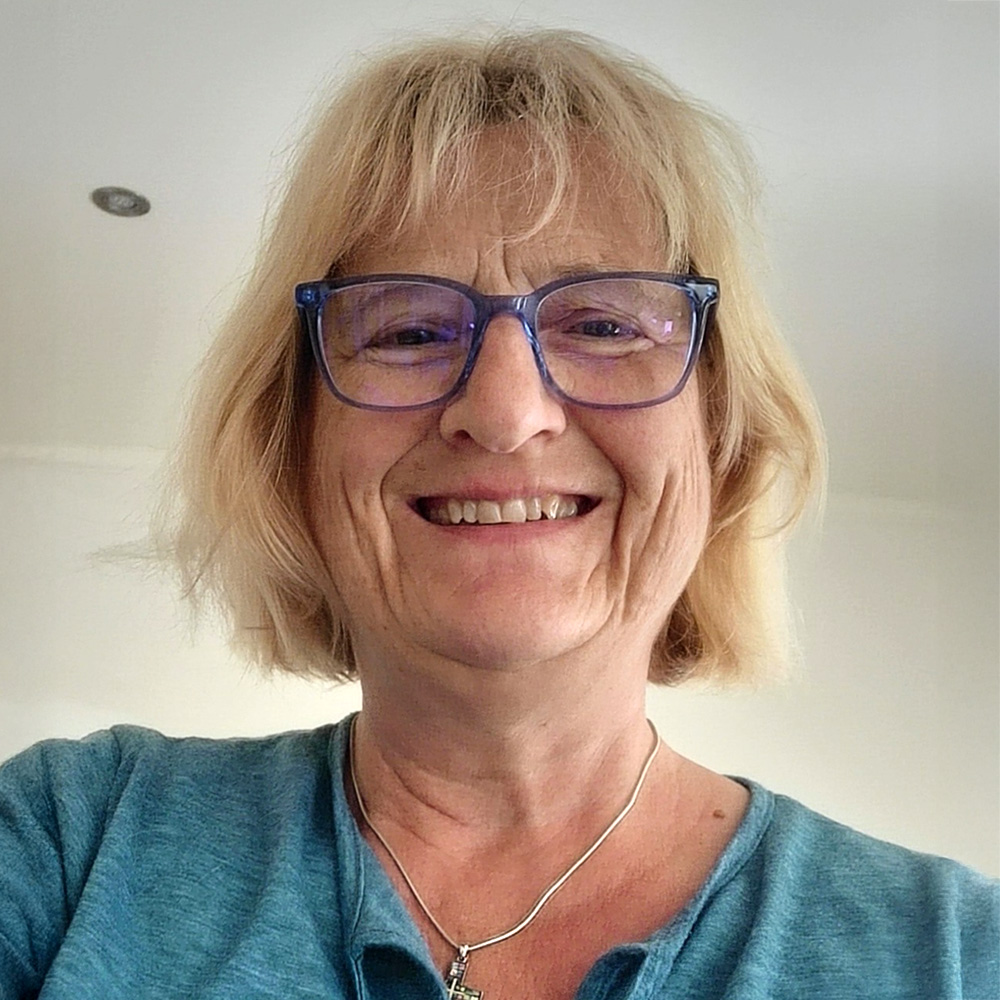 Dr Julia Claxton staff profile image