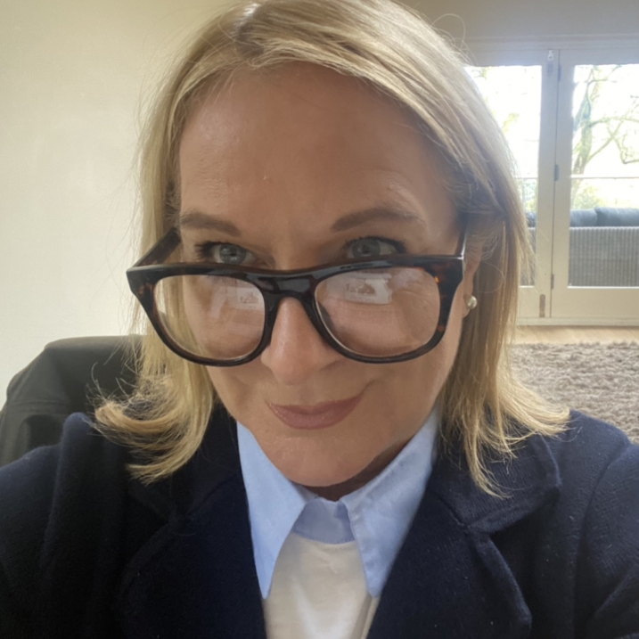 Dr Julia Morgan staff profile image