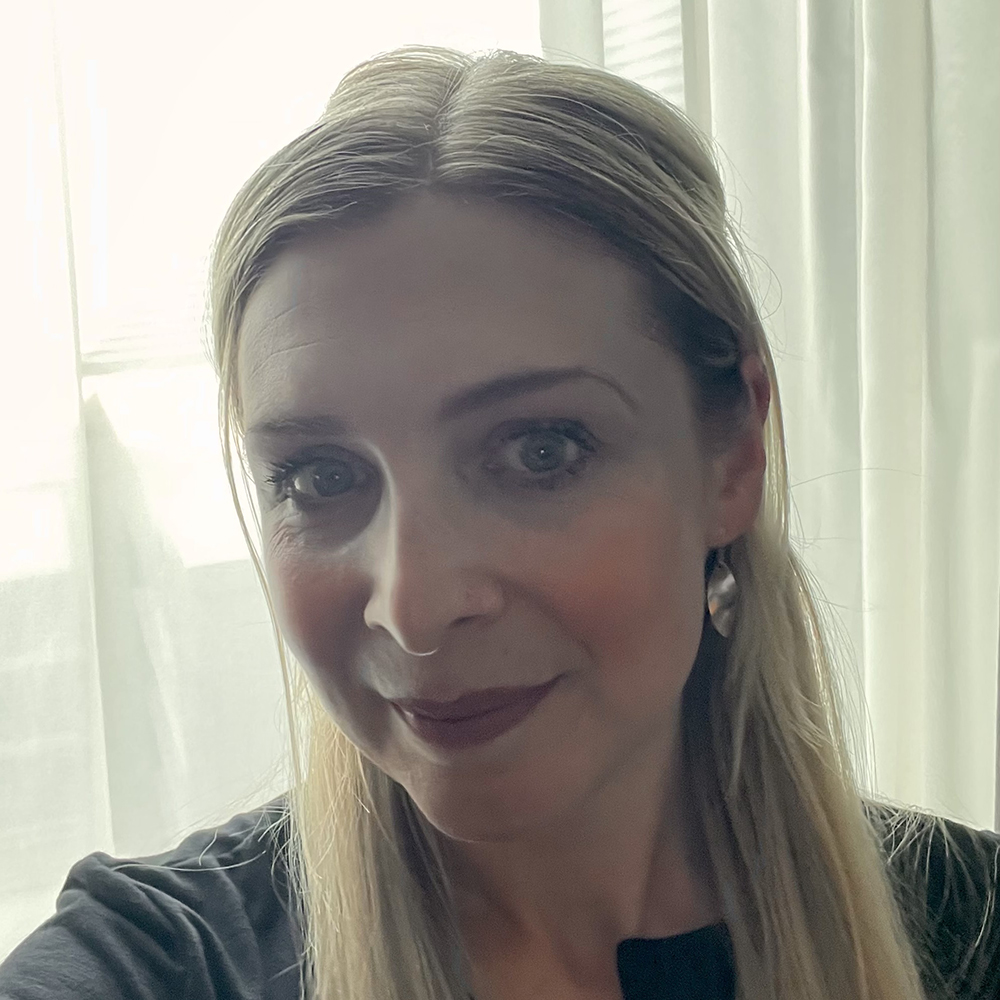 Sarah Thompson portrait headshot